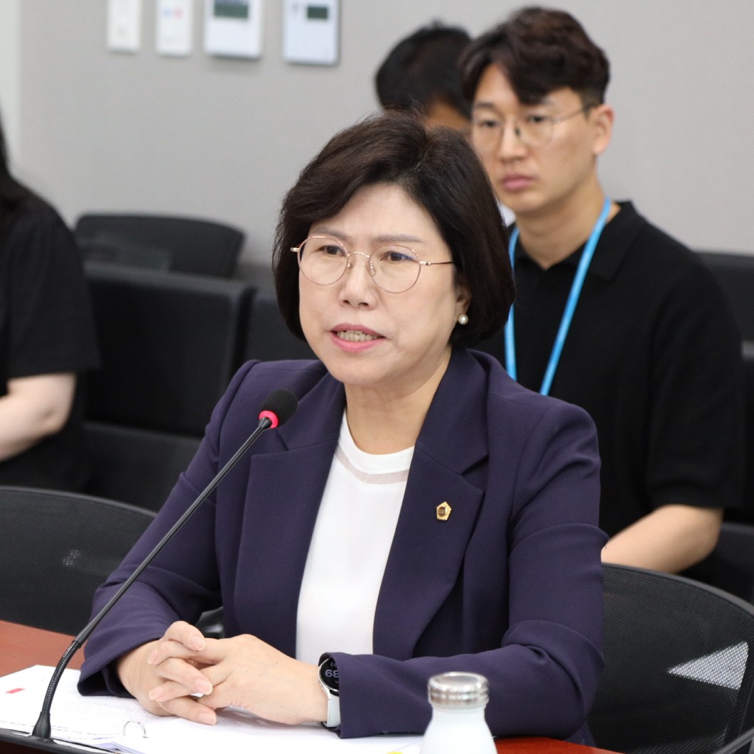 경기도의회 교육행정위원회 이애형(국민의힘, 수원 세류1·2·3동 및 권선1동) 위원장이 대표발의한 「경기도교육청 학교 유휴공간 활용 촉진에 관한 조례안」이 9월10일 소관 상임위인 교육행정위원회를 원안 통과했다. (사진=경기도의회)