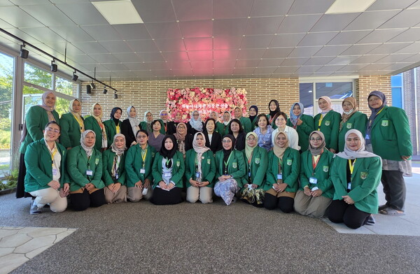 포천시는 9월11일 인도네시아 국립대학교(UI) 조산사 대학원생 26명과 총장, 지도교수, 인도네시아 조산사 협회 관계자들이 경기 포천공공산후조리원을 방문했다고 밝혔다. (사진=포천시)
