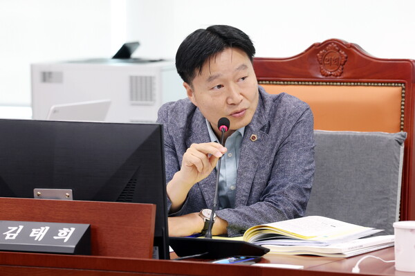 경기도의회 도시환경위원회 김태희 의원이 9월12일 열린 경기주택도시공사(GH) 사장 후보자 인사청문회에서 발언하고 있다. (사진=경기도의회)