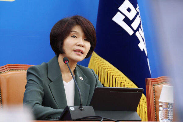 민주당 한정애 정책위의장이 9월14일 서울 여의도 국회에서 정부조직 개편 등 현안 관련 기자간담회를 하고 있다. (사진=연합뉴스)