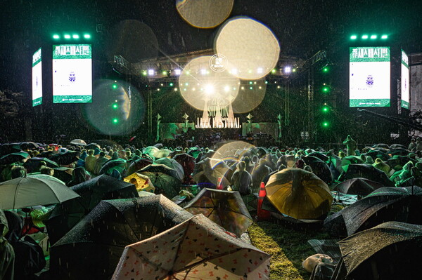 9월19~20일 광교호수공원에서 열린 '2025 수원재즈페스티벌'과 팔달문 인근에서 펼쳐진 '2025 수원 통닭거리 축제'가 시민과 관광객들의 발길을 모으며 성황리에 마무리됐다. (사진=수원시)