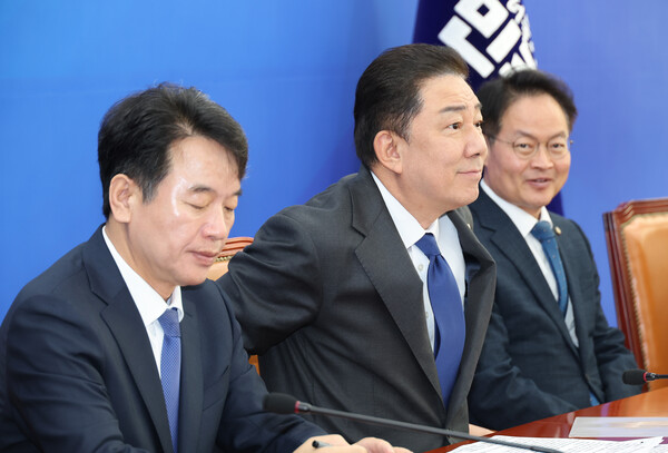 김병기 민주당 원내대표가 21일 서울 여의도 국회에서 열린 취임 100일 기자간담회에 참석해 있다. (사진=연합뉴스)