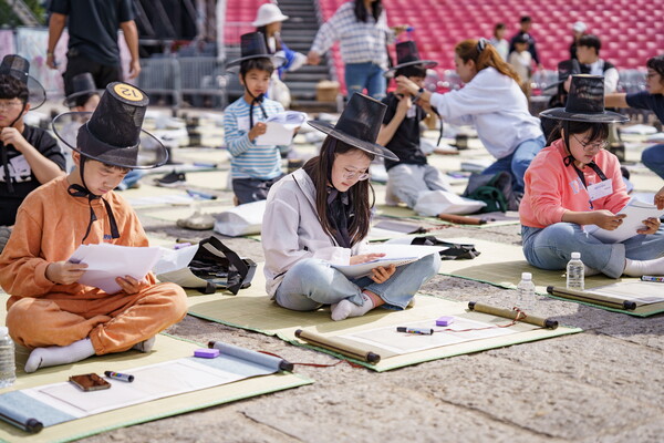 수원화성문화제가 9월27일부터 10월4일까지 8일간 수원화성 전역과 방화수류정 일대에서 열린다 (사진=수원시)