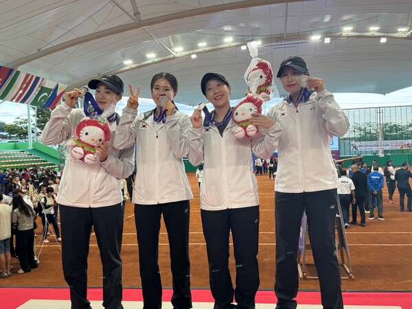 안성시청 소프트테니스팀 선수 4명이 포함된 대한민국 여자 대표팀이 제9회 문경 아시아소프트테니스 선수권대회 여자 단체전에서 준우승을 차지했다. (사진=안성시)