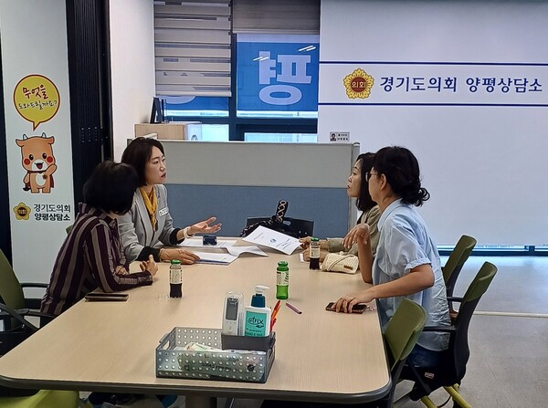 이혜원 도의원은 9월24일 경기도의회 양평상담소에서 양평군어린이집연합회 관계자들과 정담회를 열고, 영유아 보육환경 개선 및 어린이집 운영 안정화를 위한 현안에 논의를 했다.(사진=경기도의회)