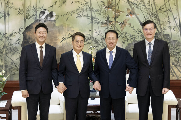 김진경 도의장과 김동연 도지사는 9월25일 중국 궁정(龔正) 상하이시장 회담하고, 경기도와의 우호 협력 협약을 체결했다. (사진=경기도의회)