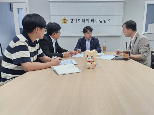 조성환 도의원이 9월25일 파주상담소에서 경기도파주교육지원청 관계자들과 정담회를 열었다. (사진=경기도의회)