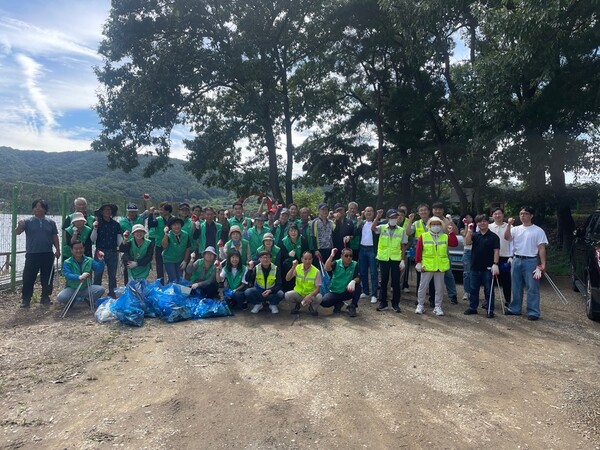 안성시는 추석과 바우덕이축제를 앞두고 9월 22일부터 10월 1일까지 환경대청결 운동을 펼쳐 주요 도로변과 시내권역 일대에서 환경정화 활동을 진행했다. (사진=안성시)