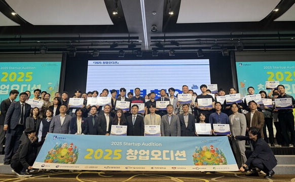 수원특례시가 ‘2025 수원창업오디션’에서 총 36개 팀을 선정하며 창업가들의 무대를 빛냈다. (사진=수원시)