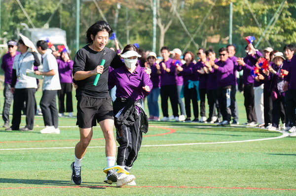 의왕시는 10월 18일 부곡체육공원에서 제37회 시민의 날 기념식 및 한마음 명랑운동회를 개최한다. 사진은 지난해 명랑운동회. (사진=의왕시)