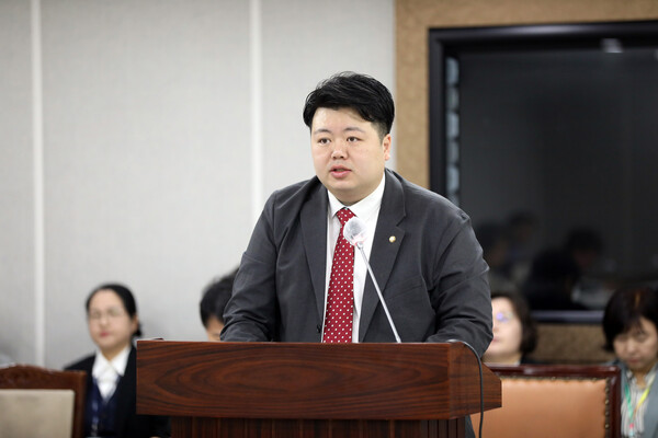 수원특례시의회 배지환 의원(국민의힘, 매탄1·2·3·4동)이 대표발의한 「수원시 청년 기본 조례 일부개정조례안」이 10월21일 소관 상임위원회인 문화체육교육위원회 심사에서 원안가결됐다. (사진=수원특례시의회)