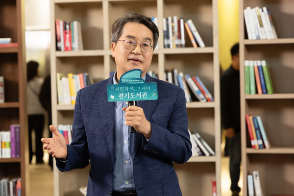 김동연 경기도지사가 10월25일 공식 개관한 경기도서관 축제식 오프닝 행사에서 발언하고 있다. (사진=경기도)