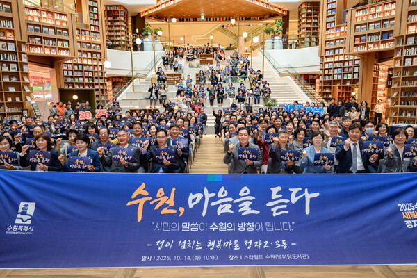 이재준 수원시장이 44개 동을 직접 방문해 주민과 자유롭게 질의응답을 주고받는 ‘2025 새빛만남–수원, 마음을 듣다’를 진행하고 있다. (사진=수원시)
