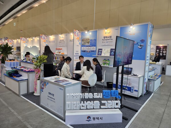 평택시는 ‘2025 한국전자전(KES 2025)’과 ‘제29차 세계한인경제인대회’에 참가해 글로벌 기업과 한인 경제인을 대상으로 평택의 산업 경쟁력과 투자환경을 적극 홍보했다. (사진=평택시)