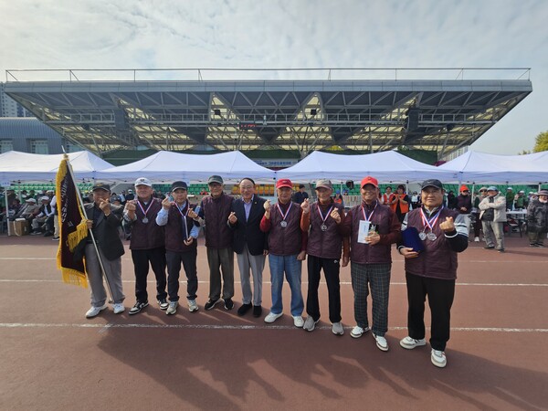 남양주시가 10월31일 남양주시체육문화센터 종합운동장에서 열린 제13회 대한노인회 남양주시지회장기 그라운드골프대회를 성황리에 마쳤다. (사진=남양주시)