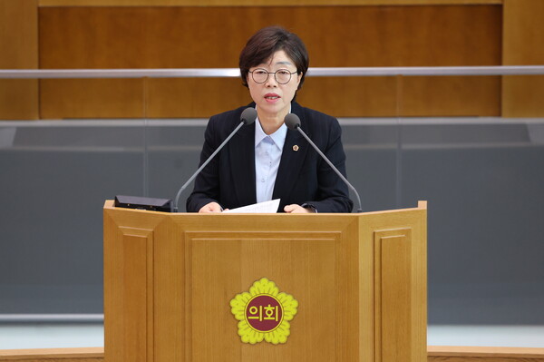 경기도의회 건설교통위원회 박옥분 의원(더불어민주당, 수원2)은 11월 4일 제387회 정례회 제1차 본회의 5분 자유발언을 하고 있다. (사진=경기도의회)