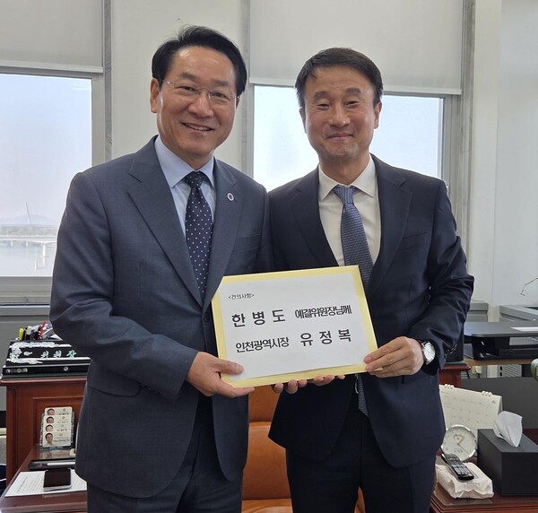 유정복 인천시장은 5일 국회를 방문, 한병도 예산결산특별위원장과 여야 간사, 인천 지역 국회의원들을 만나 내년도 인천시 주요 현안 사업의 국비 반영을 건의했다.(사진=인천시)