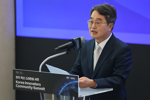 김동연 경기도지사가 11월7일 2판교테크노밸리 글로벌비즈센터에서 열린 ‘한국 혁신 스타트업 서밋(Korea Innovators Community Summit)’에 참석해 세계경제포럼과 함께 스타트업의 세계 진출을 위한 글로벌 기회를 제공하겠다고 밝혔다. (사진=경기도)