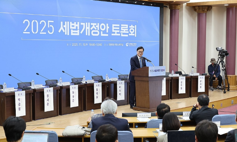 우원식 국회의장이 10일 서울 여의도 국회 의원회관에서 열린 2025 세법개정안 토론회에서 격려사를 하고 있다. (사진=연합뉴스)
