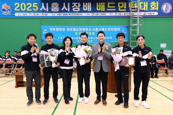 김진경 경기도의회 의장은 8일 오후 시흥에서 각각 열린 배드민턴대회 및 에어로빅힙합댄스대회에 참석해  참가선수들을 격려했다.  (사진=경기도의회)