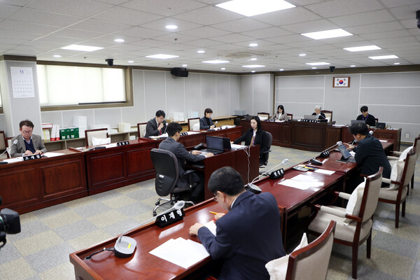 수원특례시의회 인사청문특별위원회는 11월 11일 이영인 수원도시공사 사장 후보자에 대한 인사청문회를 열고 경과보고서를 채택했다. (사진=수원특례시의회)