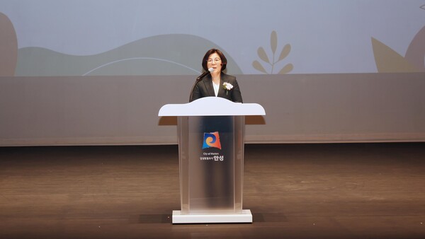 안성시는 11월11일 안성맞춤아트홀 소공연장에서 '제9회 안성시 농업인의 날' 기념행사를 열고 농업 발전에 기여한 유공자 33명을 시상했다. (사진=안성시)