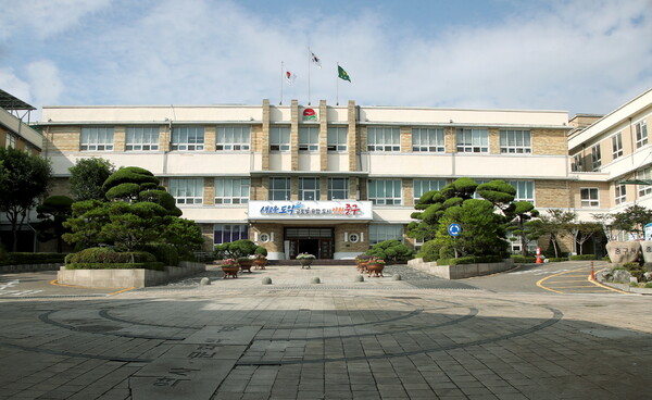 인천 중구가 인천시 지명위원회의 제3연륙교 공식 명칭 ‘청라하늘대교’ 재의결에 대해 유감을 표명하며 국가지명위원회에 재심의를 청구했다. (사진=중구)