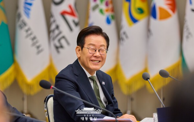 이재명 대통령의 국정 지지율이 2주 전에 비해 5%p가 올라 61%를 기록한 것으로 조사됐다. /사진은 12일 전국 시장·군수·구청장 국정 설 명회 모습. (사진=대통령실)