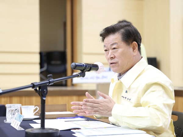 광명시는 시는 11월 14일 시청 대회의실에서 '겨울철 자연재난(대설·한파) 종합대책 보고회'를 열어 부서별 대응 준비 상황을 점검했다. (사진=광명시)