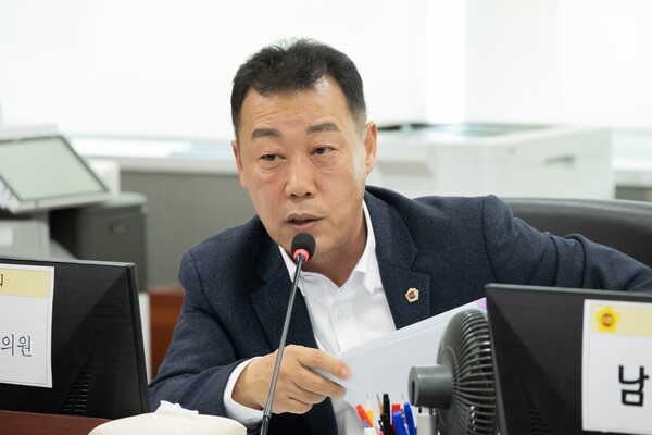 이용호 경기도의회 의원은 11월14일 제387회 정례회 제6차 행정사무감사에서 발언하고 있다. (사진=경기도의회)