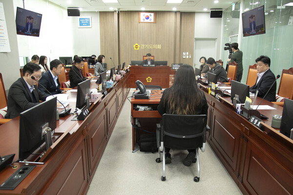 경기도의회 기획재정위원회는 지난 11월 10일부터 14일까지 기획조정실·균형발전기획실·평화협력국·감사위원회·도민권익위원회 및 경기연구원을 대상으로 5일간 진행한 2025년도 행정사무감사를 마무리했다. (사진=경기도의회)