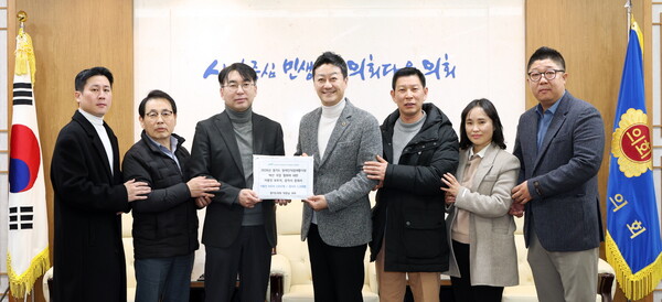 김진경 경기도의회 의장이 18일 경기도장애인복지단체연합회, 경기도장애인직업재활시설협회 등과 잇따라 만나 올해 대비 대폭 삭감 편성된 내년도 복지 예산에 대한 현장의 의견을 청취했다. (사진=경기도의회)