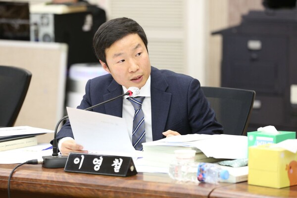 서구의회 이영철(더불어민주당) 의원은 11월19일 기후에너지환경부를 비롯한 4자 협의체의 ‘2026년 1월 1일 수도권매립지 생활폐기물 직매립 금지 결정’에 대해 환영 의사를 밝혔다. (사진=서구의회)