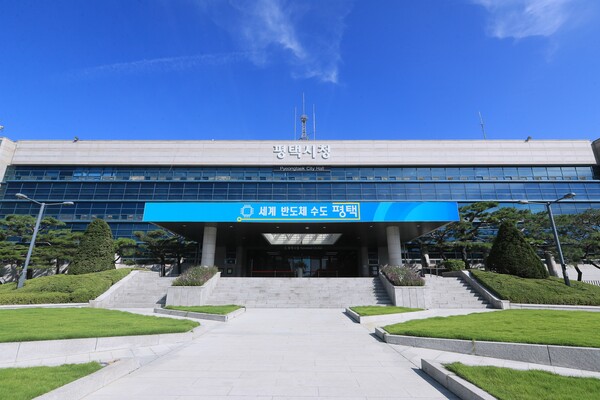  평택시는 「환경친화적 자동차의 요건 등에 관한 규정」 개정에 따라 친환경자동차법 위반 주민신고제 신고요건을 변경해 2026년 2월 5일부터 순차적으로 시행한다. (사진=평택시)