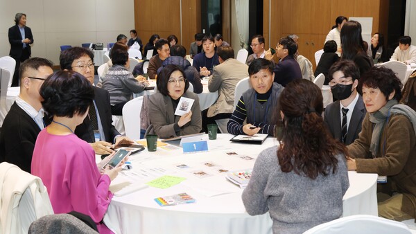 안성시는 11월19일 LS미래원에서 행정·시민·전문가 등 100여 명이 참석한 가운데 지속가능관광의 미래 방향을 논의하는 '안성형 지속가능관광 타운홀 미팅'을 개최했다. (사진=안성시)