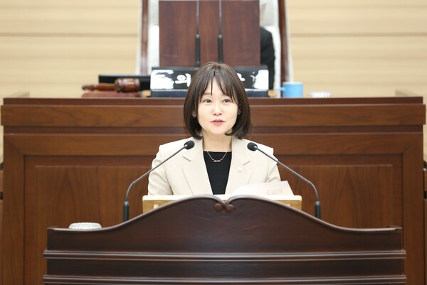 서구의회 김원진 기획행정위원장이 5분 발언을 하고 있다.(사진=서구의회)