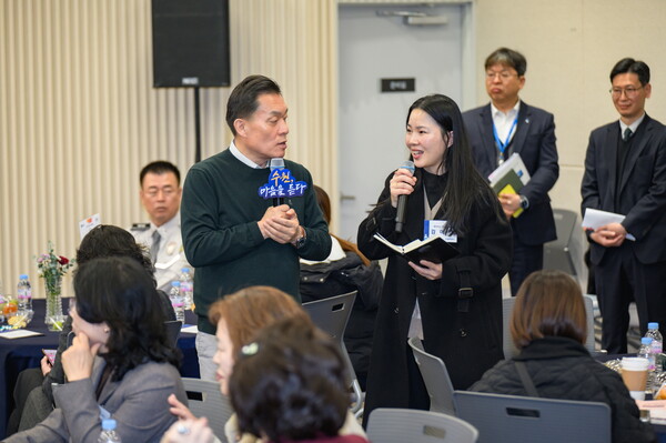 이재준 수원시장이 44개 동을 직접 방문해 시민 목소리를 듣고 담당 부서와 함께 현장에서 즉각 조치하는 '새빛만남'이 속도를 내고 있다. (사진=수원시)