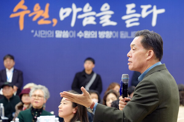 이재준 수원시장이 44개 동을 직접 방문해 시민 목소리를 듣고 담당 부서와 함께 현장에서 즉각 조치하는 '새빛만남'이 속도를 내고 있다. (사진=수원시)