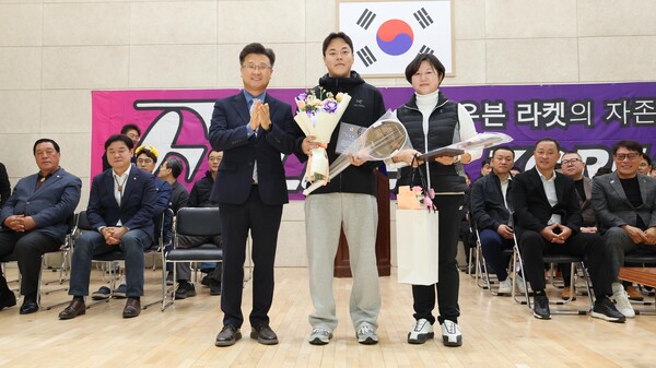 안성시는 11월 22일부터 23일까지 이틀간 배드민턴전용구장에서 열린 제24회 안성시장기 배드민턴대회를 성황리에 마쳤다. (사진=안성시)