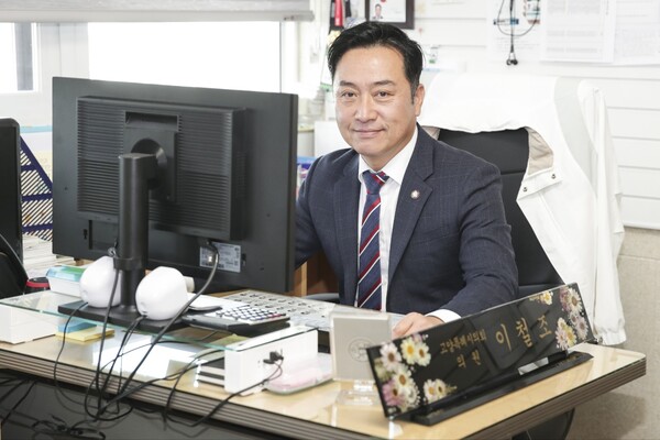 고양특례시의회 기획행정위원회 이철조 의원이 행정사무감사에서 뛰어난 활약을 보였다는 평가를 받고 있다. (사진=고양특례시의회)