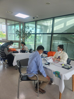 용인시, ‘AI·로봇’으로 어르신 돌봄 빈틈 메운다